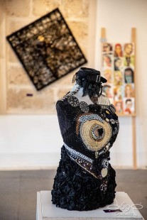 التشكيلية ثريا حلال