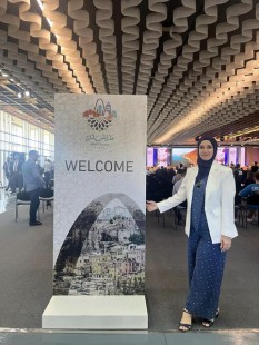 مشاركة التشكيلية يسرى حبحاب في معرض رشيد كرامي الدولي