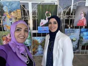 مشاركة التشكيلية يسرى حبحاب في معرض رشيد كرامي الدولي