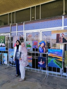 مشاركة التشكيلية يسرى حبحاب في معرض رشيد كرامي الدولي