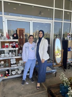 مشاركة التشكيلية يسرى حبحاب في معرض رشيد كرامي الدولي