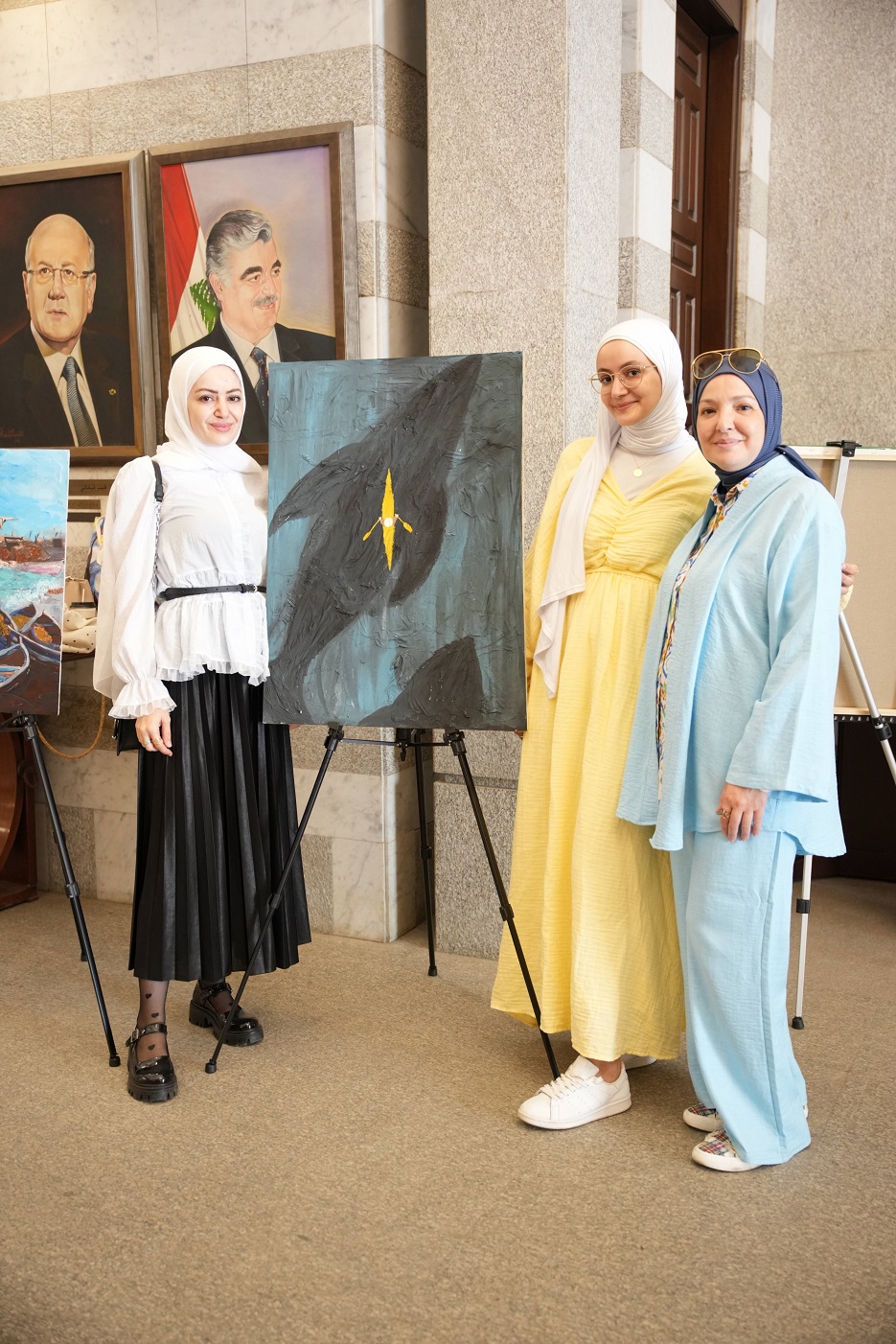 التشكيلية فاطمة غملوش والشاعرة هبة علاء الدين والتشكيلية وفاء سلوم 