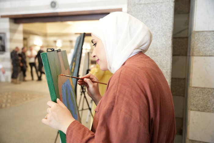 التشكيلية جنى حمود 