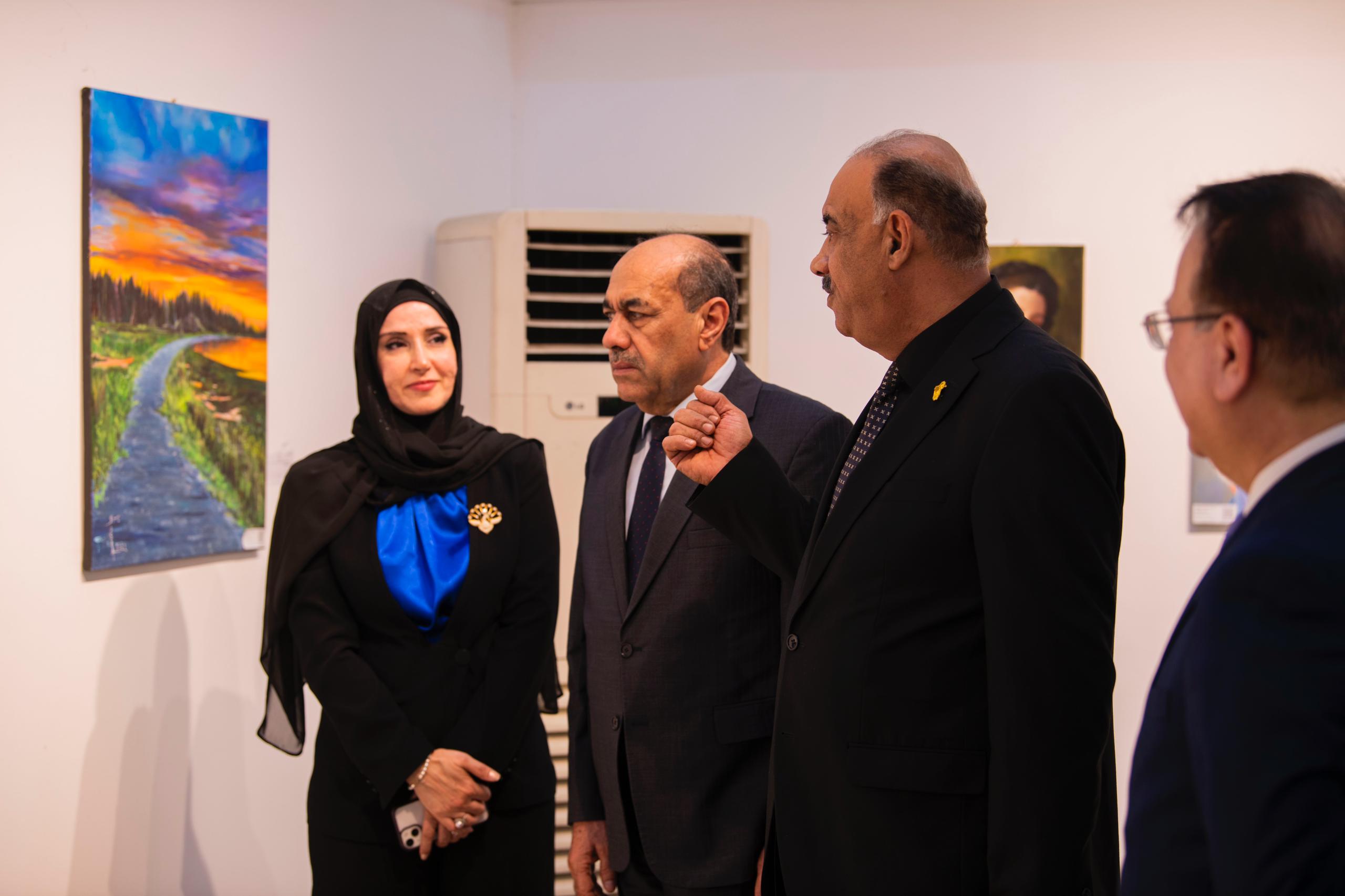 التشكيلية يسرى حبحاب في افتتاح معرضها منارة بيروت في بغداد 