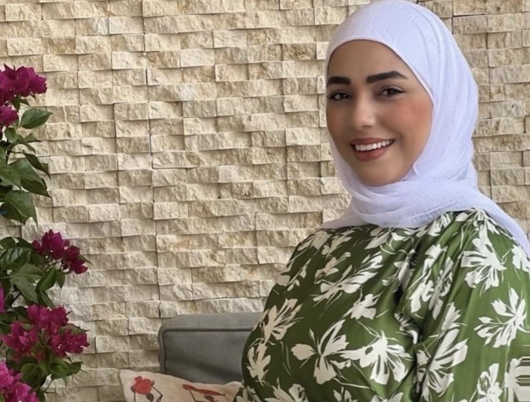 الشاعرة آلاء سيف الدين 