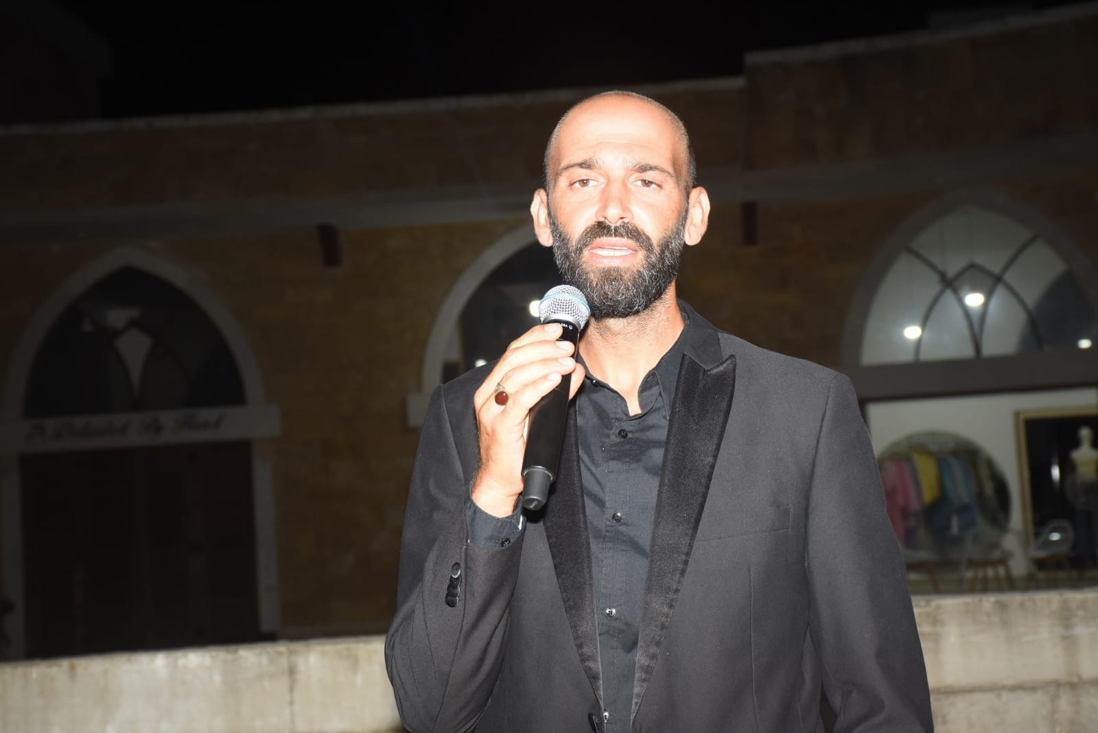 الشاعر محمد بنوت 