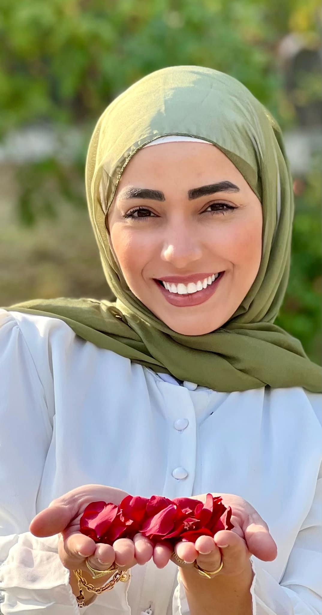 الشاعرة آلاء سيف الدين 