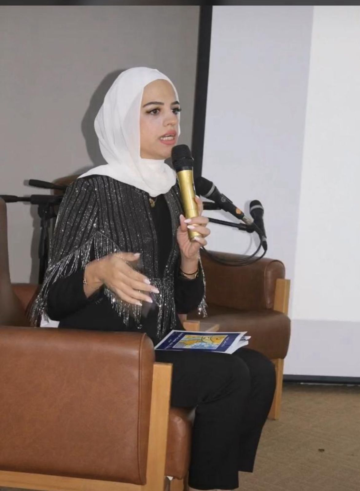 الكاتبة ملاك درويش