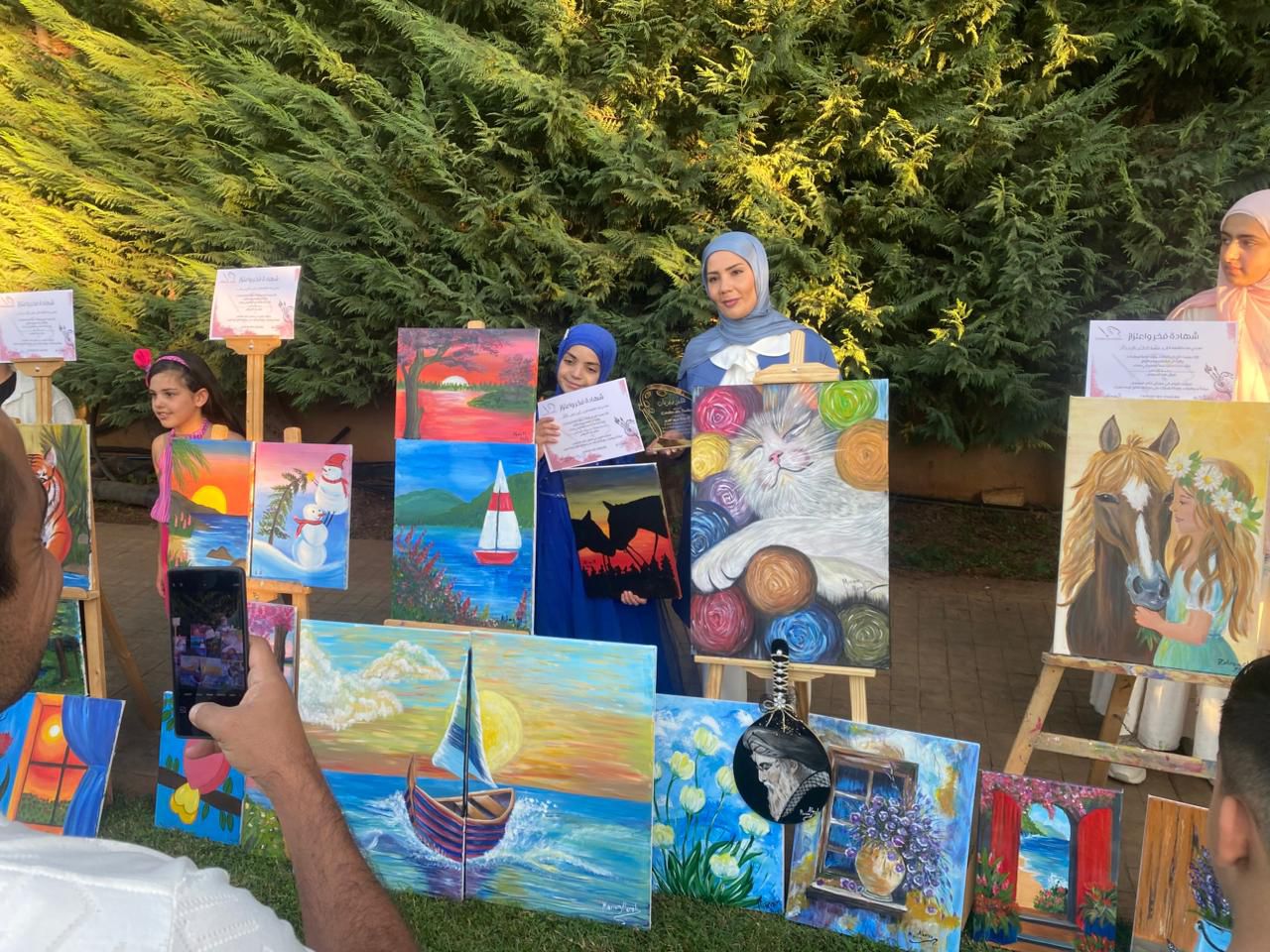 علي النهري تحتفي بريشة طلاب L’atelier des couleurs"