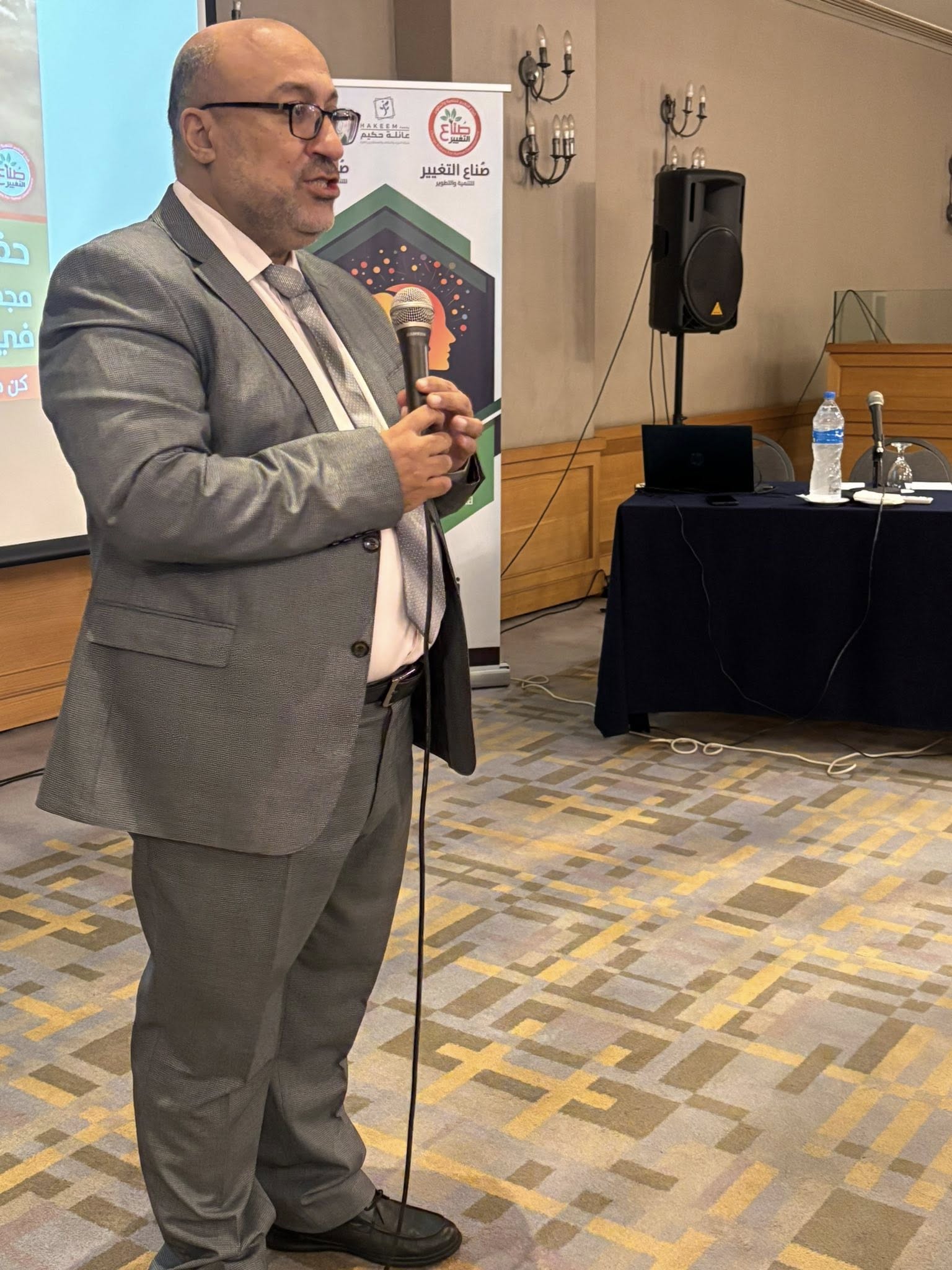 الدكتور محمد خليفة