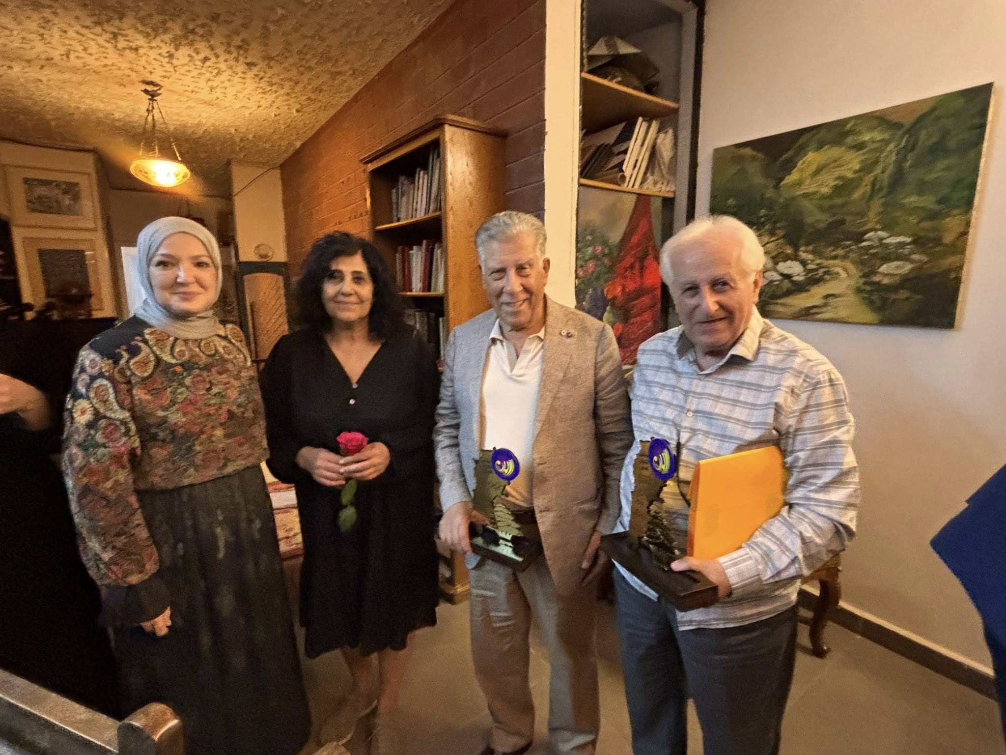     الشاعران سمير خليفة واسعد جوان مع التشكيلية خيرات الزين والتشكيلية وفاء سلوم 