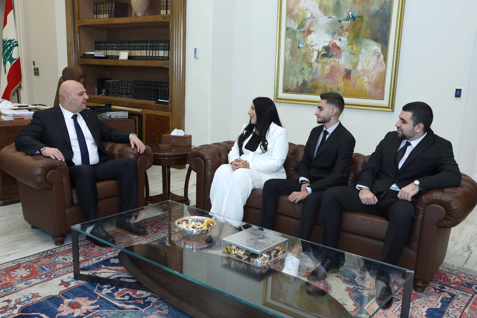 الفنانة التشكيلية بسكال مسعود تزور فخامة رئيس الجمهورية اللبنانية وتطلق مبادرتها "الإبداع مسؤولية