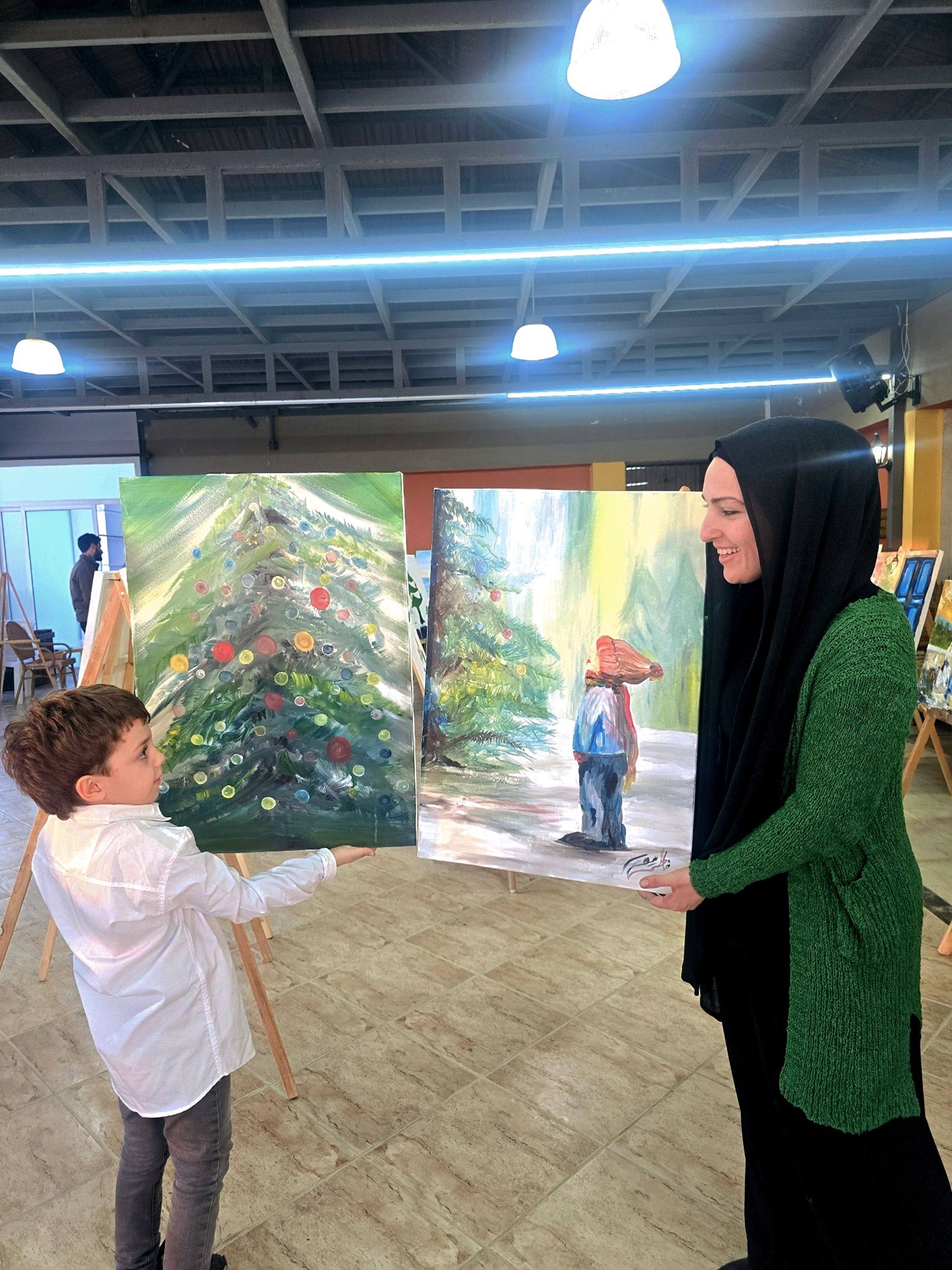 الشاعرة والتشكيلية فاطمة ايوب 