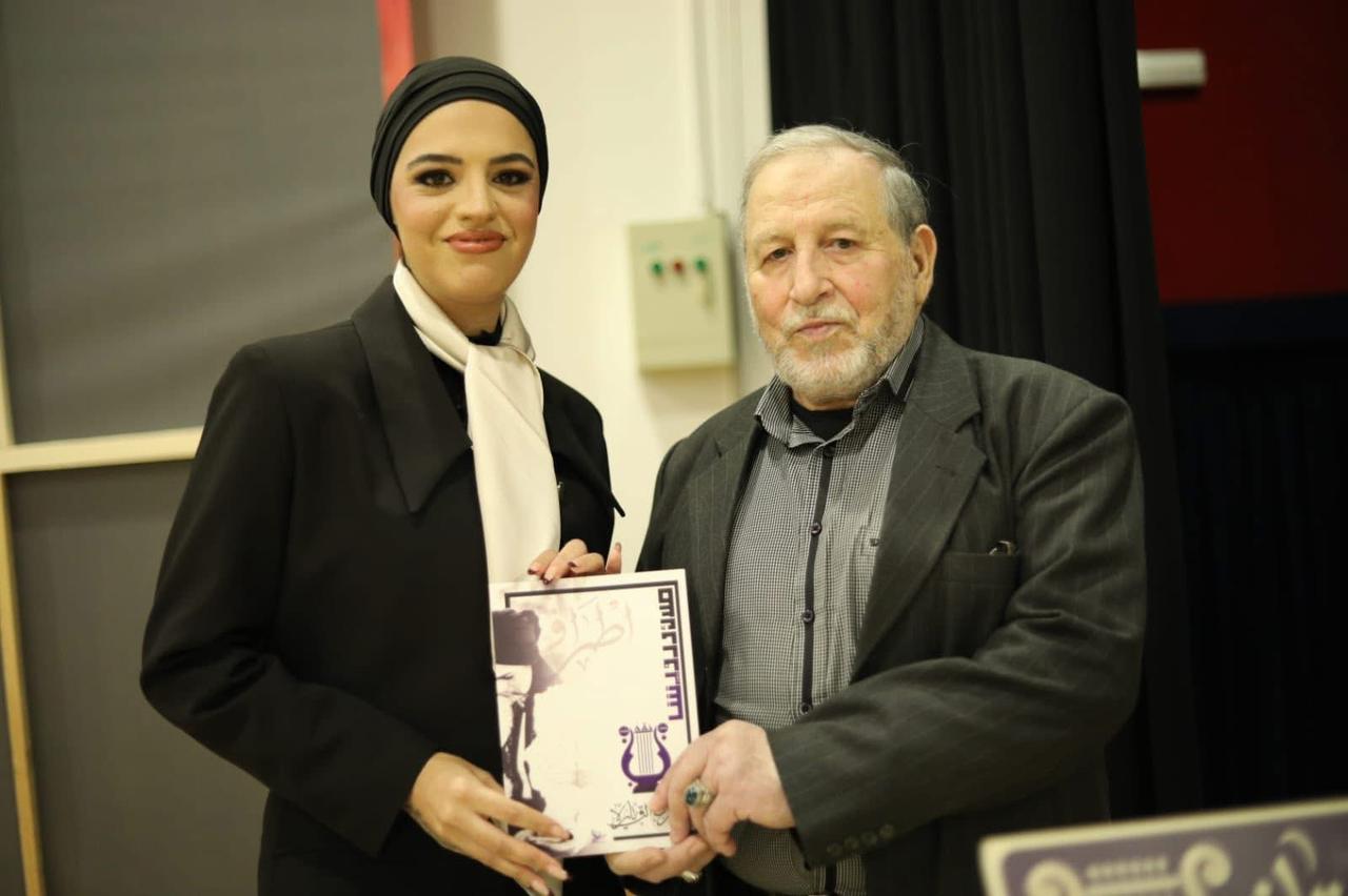 الكاتبة ملاك درويش 