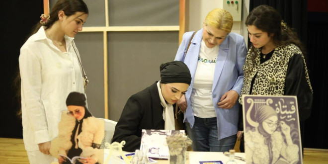 الكاتبة ملاك درويش