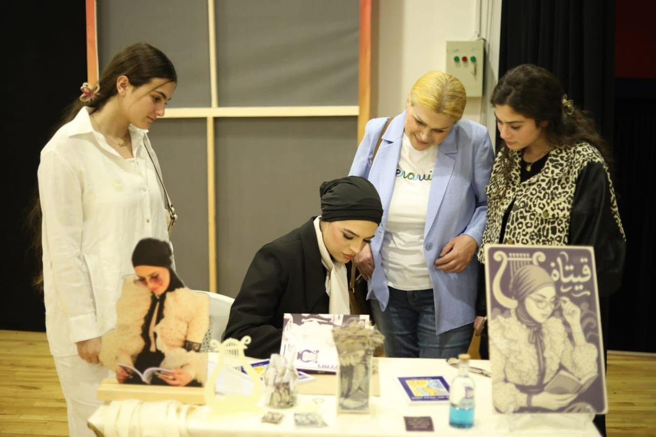 الكاتبة ملاك درويش 