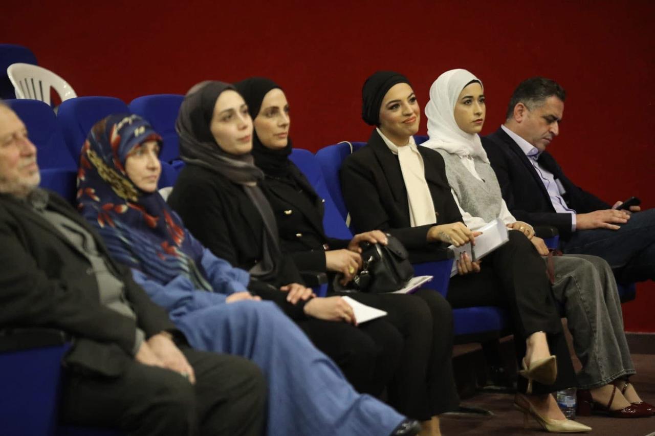 الكاتبة ملاك درويش 