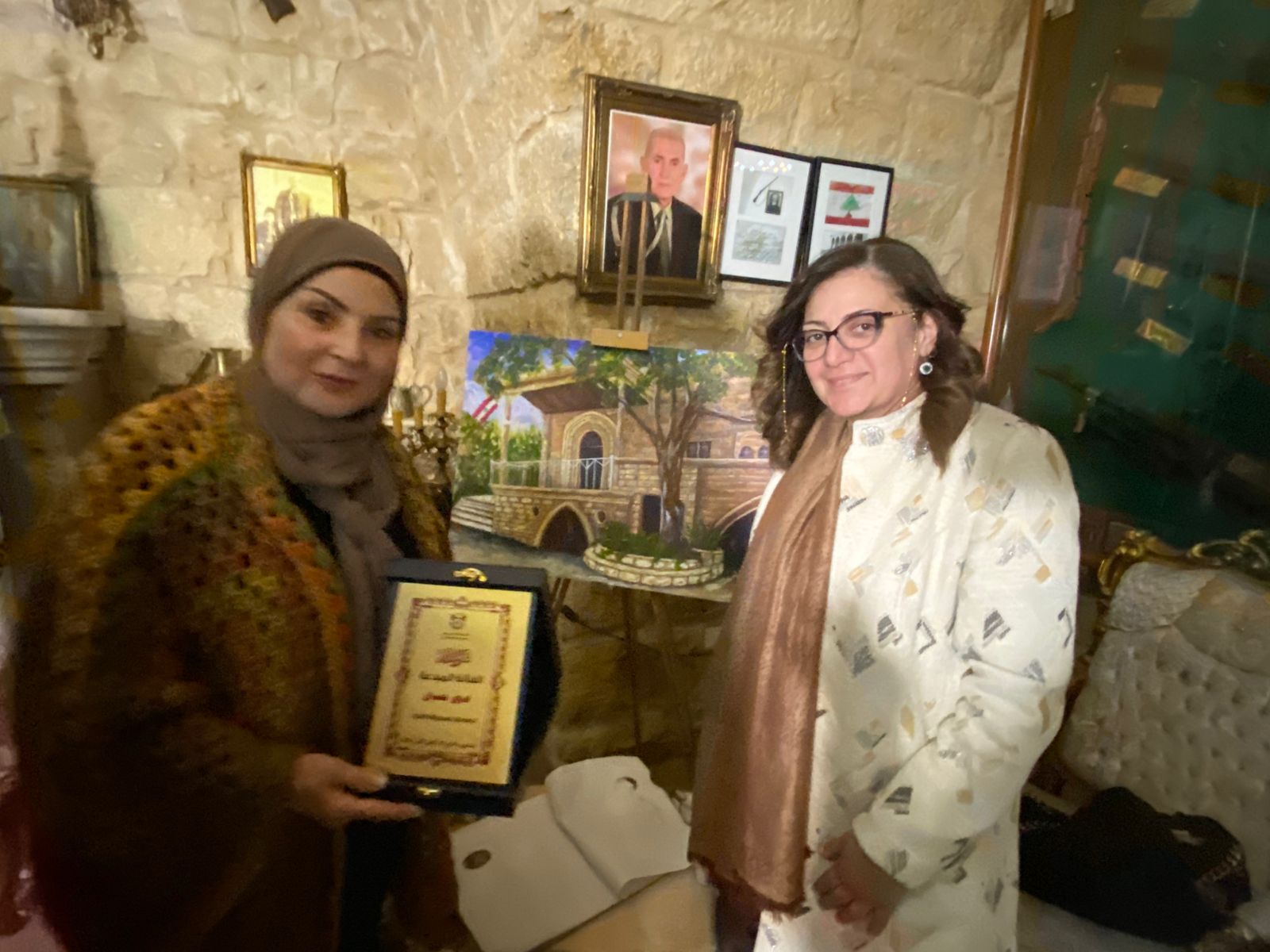 التشكيلية فدوى حمدان في بيت الإستقلال بشامون 