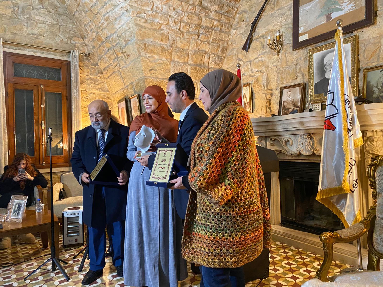 التشكيلية فدوى حمدان في بيت الإستقلال بشامون 