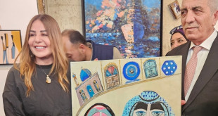 التشكيلية عفاف الراعي تُهدي لوحة فنية لمعالي وزير الثقافة الأردني في عمّان