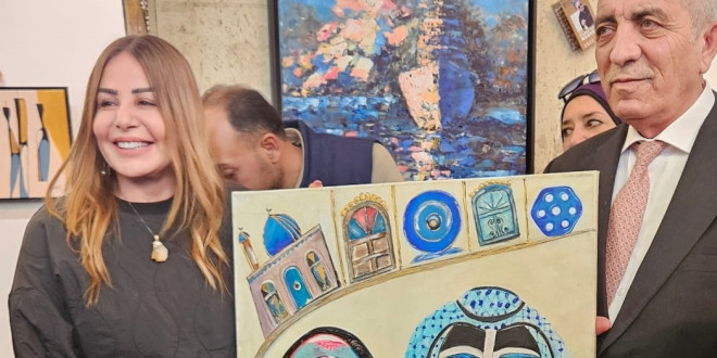التشكيلية عفاف الراعي تُهدي لوحة فنية لمعالي وزير الثقافة الأردني في عمّان