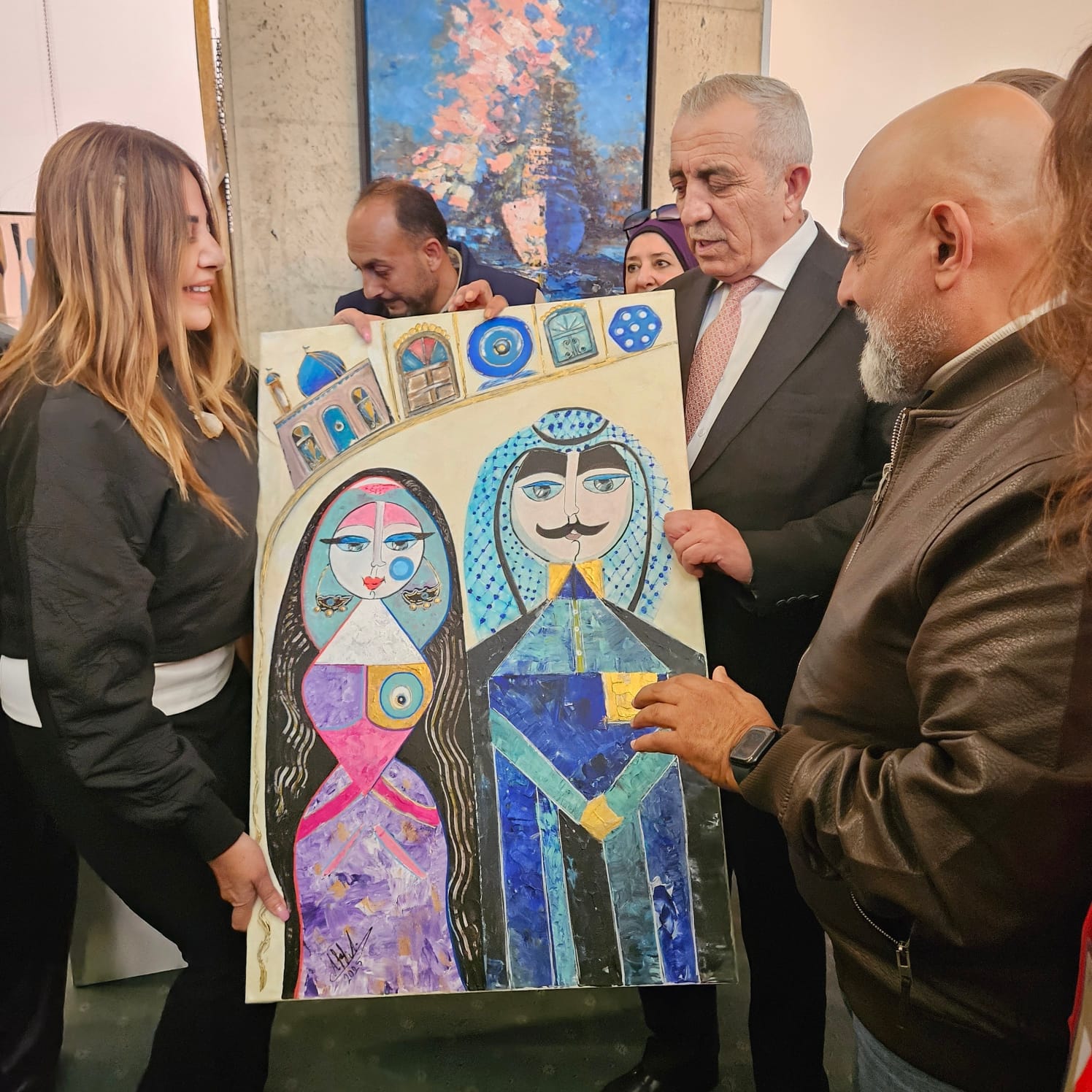 التشكيلية عفاف الراعي تُهدي لوحة فنية لمعالي وزير الثقافة الأردني في عمّان