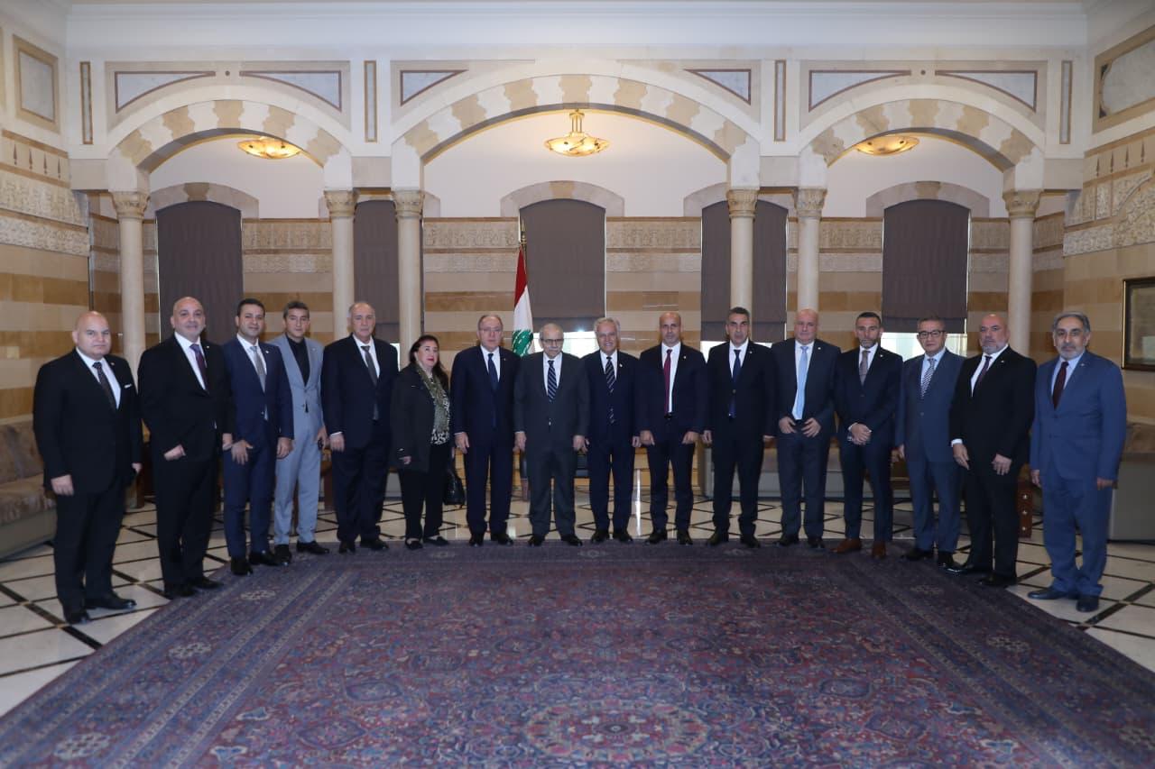 الأستاذ حسين موسى