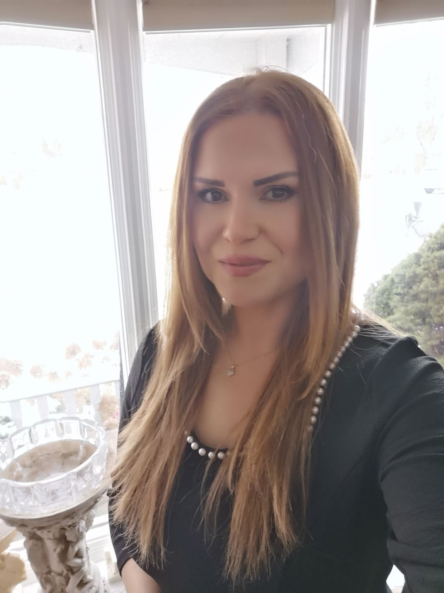 الشاعرة هنادي حجازي 