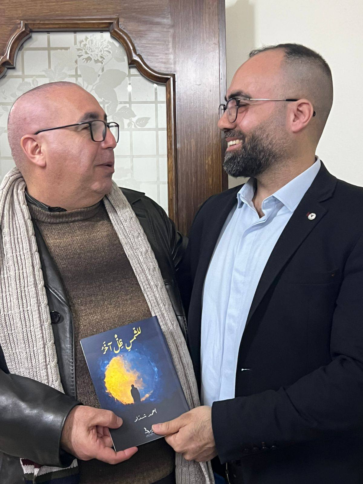 الشاعر مارون ابو شقرا مع الشاعر احمد شداد