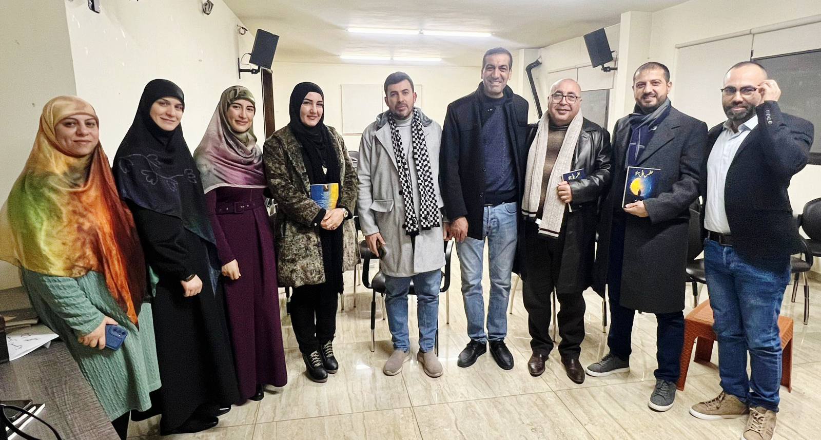 الشاعر أحمد شداد يوقع ديوانه "الشمس ظلٌّ آخر"