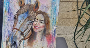 الفنانة التشكيلية عفاف الراعي تهدي لوحة فنية إلى مركز معروف سعد في صيدا