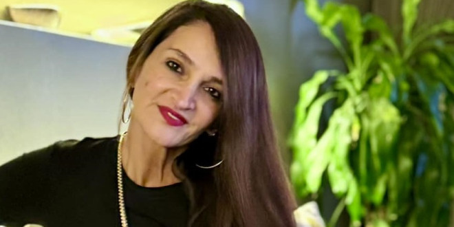 الشاعرة لولا رينولدز