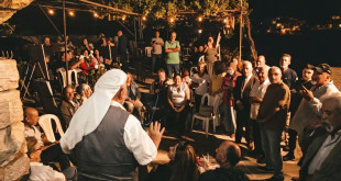في بشتليدا العريقة.. منزل أدونيس الجبيلي يجمع الفن والثقافة على مائدة المحبة