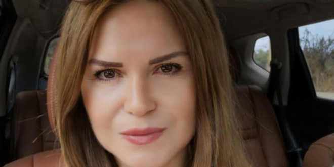 "أُشْعِلُ شَمْعَتَيْن" للشاعرة هنادي حجازي