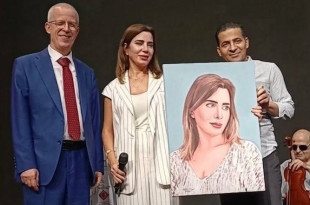 نبيه نصار يقدم لوحة بورتريه للإعلامية وفاء عاصي ضمن معرض بيروت العربي الدولي للكتاب