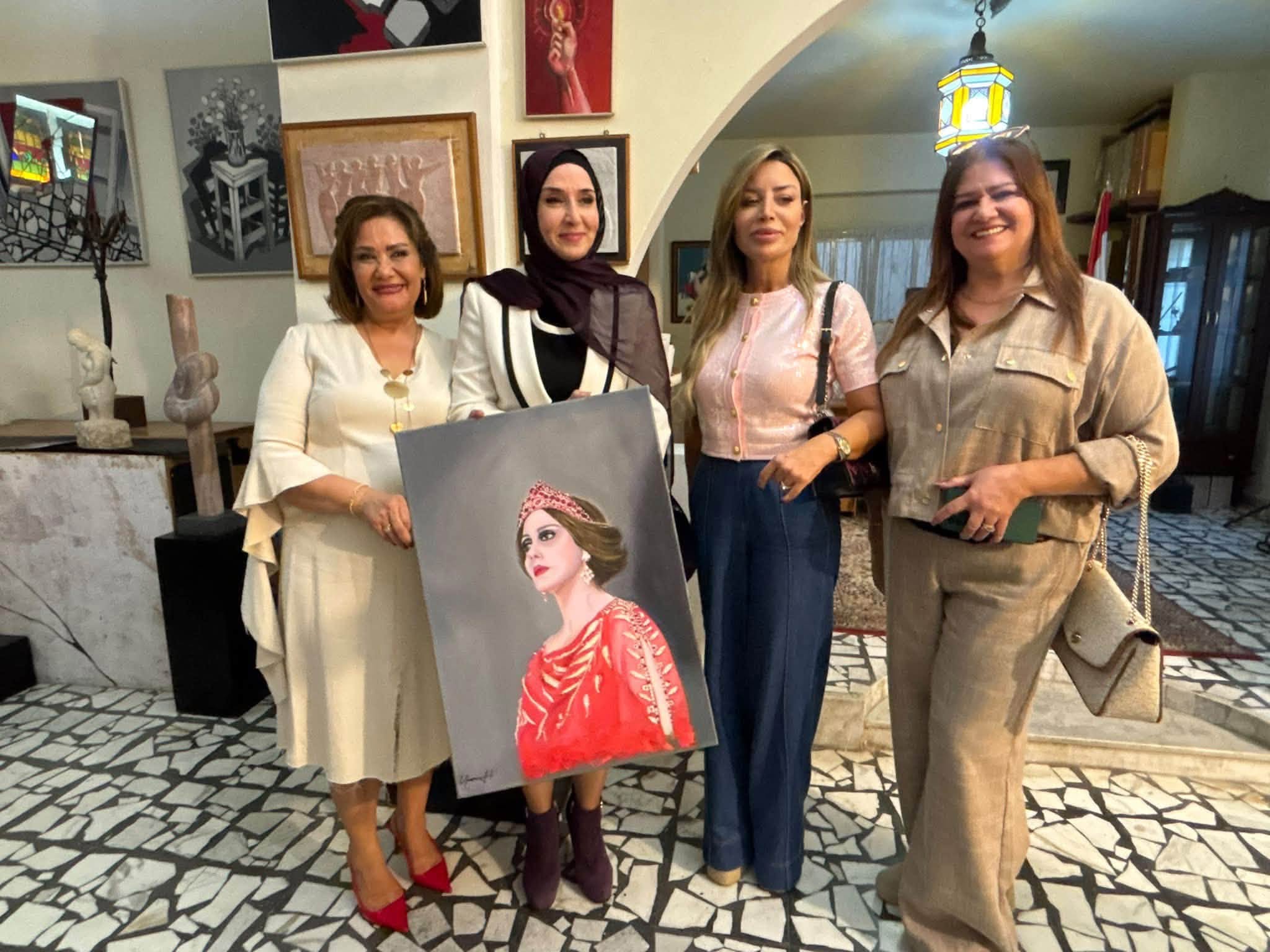 التشكيلية يسرى حبحاب